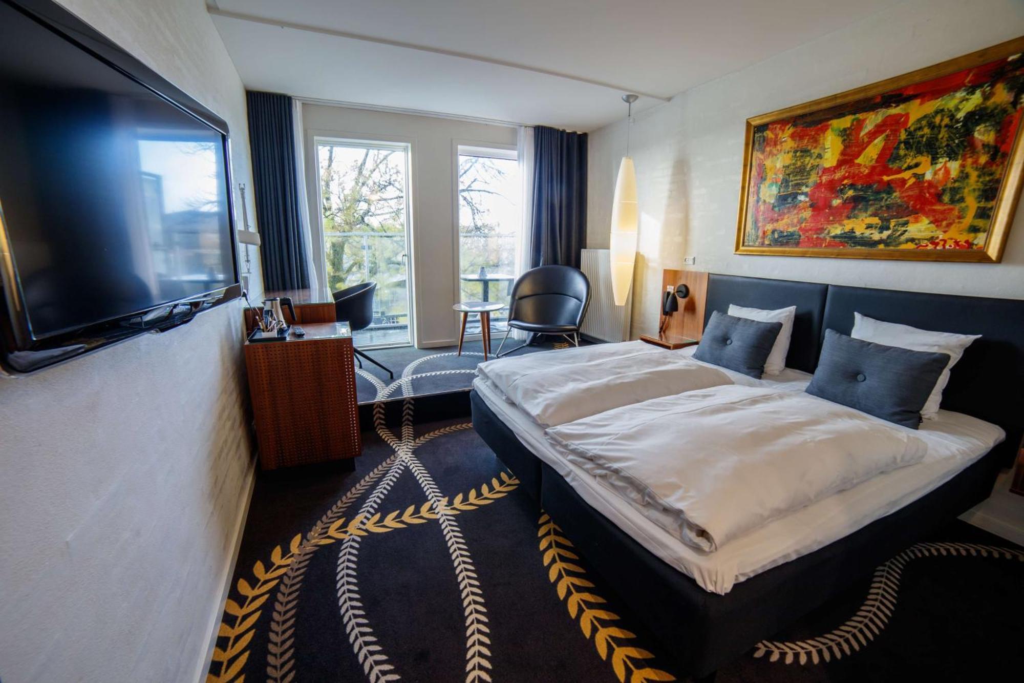 Western Eyde Hotel 4*