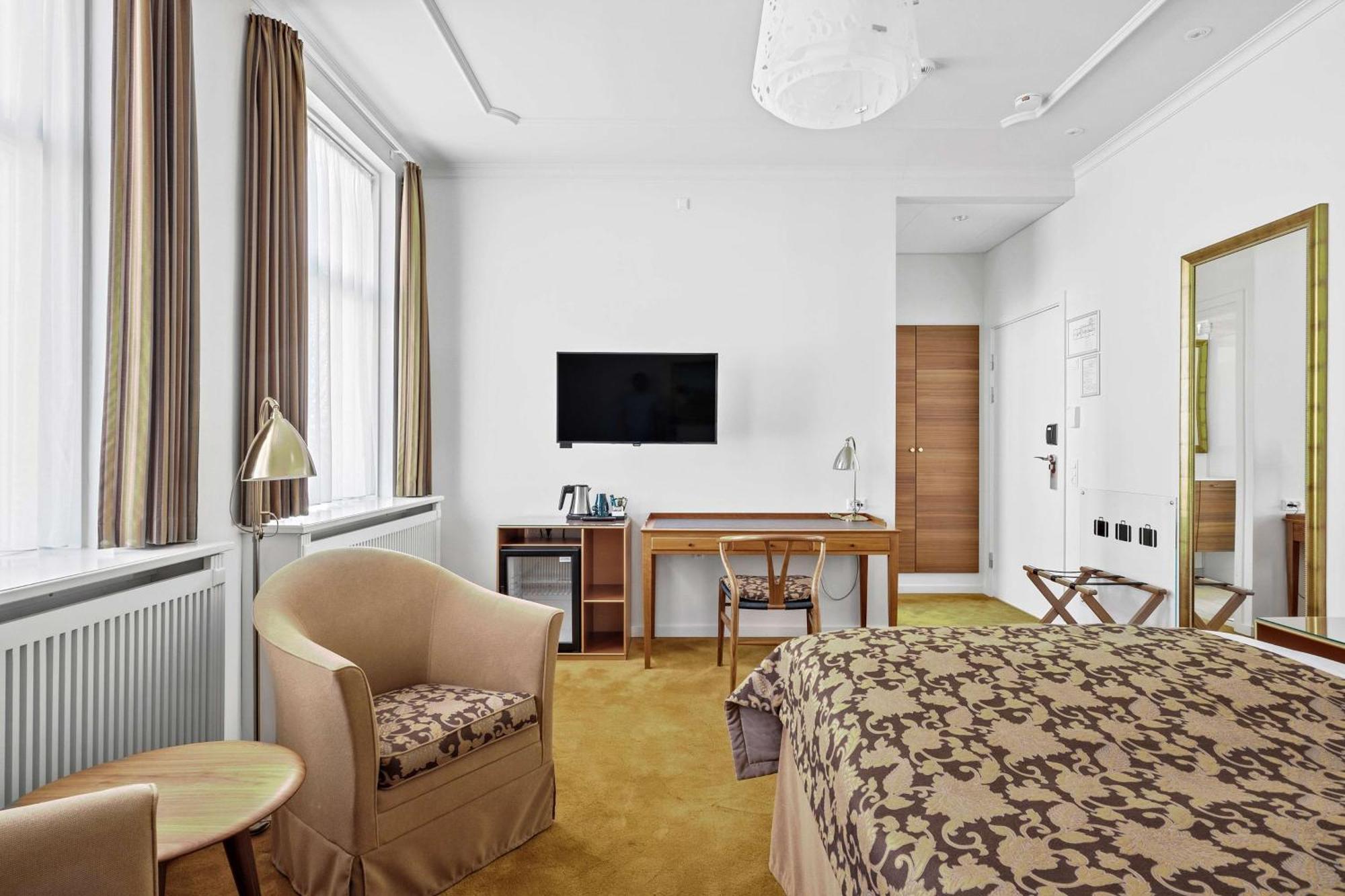 Western Eyde Hotell 4*